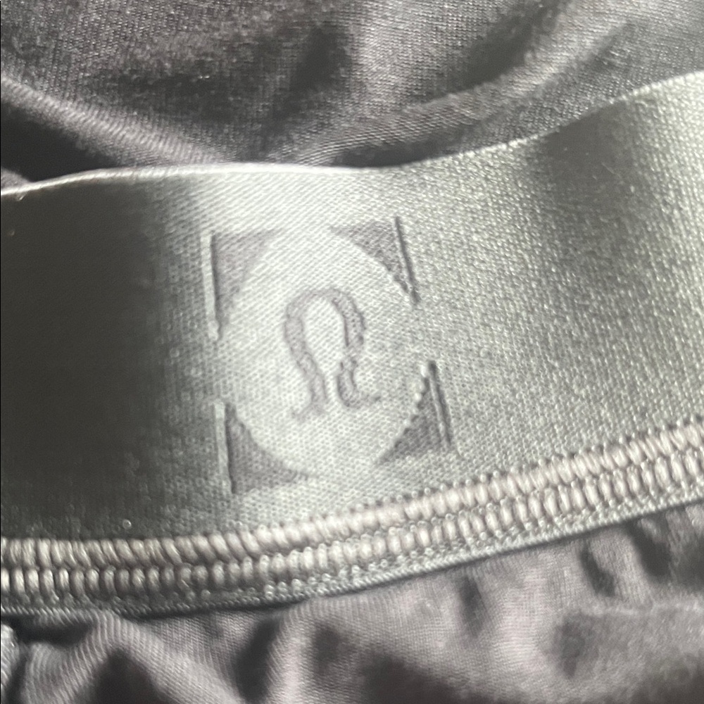 lululemon athletica Men's Sleek Black Boxer Briefs - Picture 5 of 5